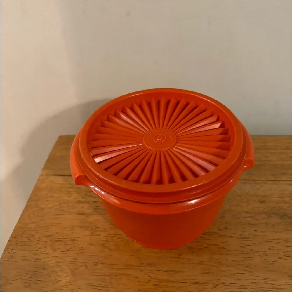 Tupperware Vintage Servalier Bowl Orange Starburst 888-12